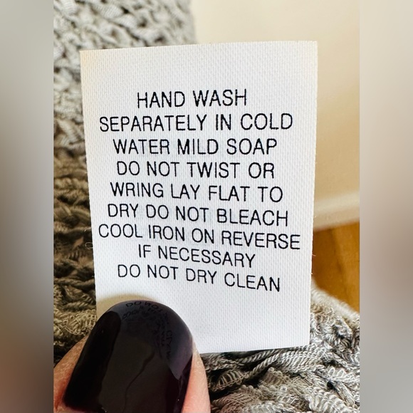 Apropos gray knit sweater with open front. Size large. Acrylic and nylon. - Picture 7 of 7